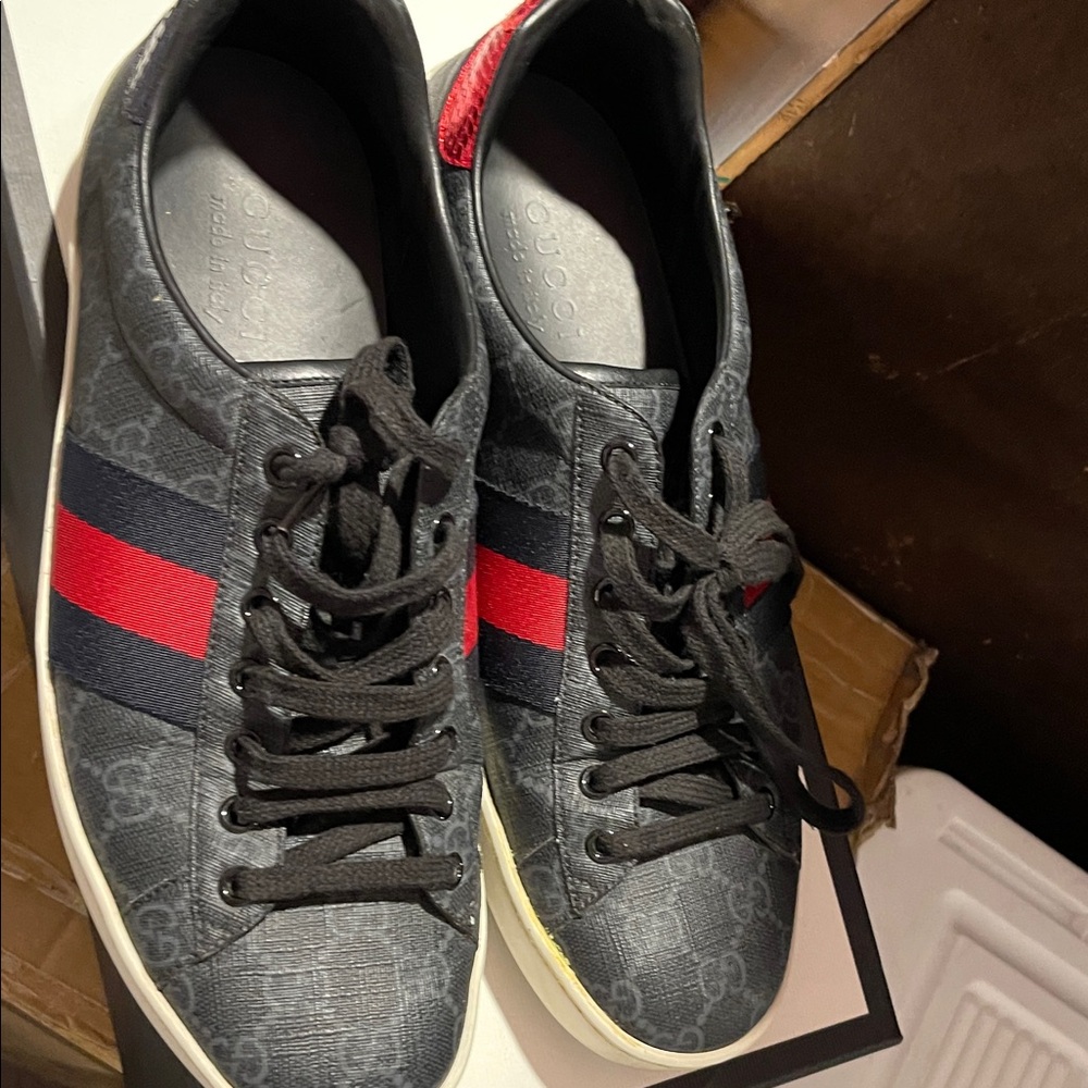 Gucci Men's Black and Red Stripe Sneakers - Picture 7 of 7